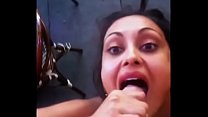 Priya Rai lutscht D in einem Fitnessstudio