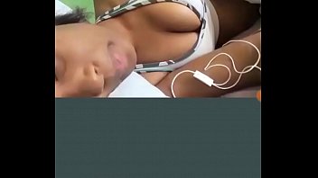 Chica con bikini en la cama provocando a sus viewers. ¡Más vídeos gratis y similares aquí! --> https://zipansion.com/2whL3