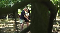 Sexo romântico russo com homem velho com tesão e foda