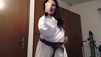 Deine Freundin ist eine junge Karateka und sie tritt dir in den Arsch