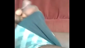 Г-н БОНИ Куао Дидье Шарль разделся обнаженным перед камерой с девушкой, и его видео было записано.
