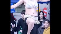 日本の女の子のエキゾチックなダンス