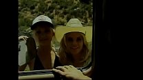 Две хуевые блондинки Кэти Голд и Шей Свит делят хуй жеребца на заднем сиденье его фургона