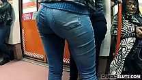 Perfetto culo in jeans aderenti in pubblico - CandidSluts.com Video CS-081