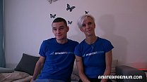 Die tschechische Milf Espoir hat einen geilen jungen Freund. Sie genießt eine Minute Sex mit ihm