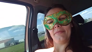 Casada Raquel Exibida gostosa se masturbando na estrada