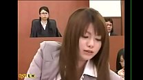 Hombre invisible en un tribunal asiático - Título por favor