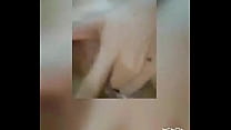 Mon ami m'envoie une vidéo de son masturbant