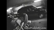 Atrapados teniendo sexo en el estacionamiento