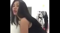 Vietnamese girl shows hot hang