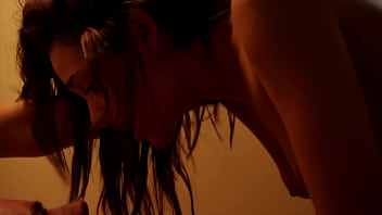 Emmy Rossum - Nu dans une scène de sexe sans vergogne - (Chargé par celebeclipse.com)