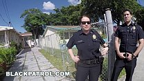 BLACK PATROL - Les agents de police Maggie Green et Joslyn répondent à un appel de perturbations domestiques