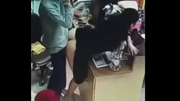 La telecamera di sicurezza cattura il manager che scopa il suo dipendente nel culo - goo.gl/peBgYw