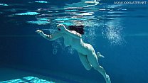 Russische Sheril junge Frau unter Wasser getaucht