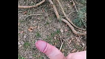 se masturbando na floresta