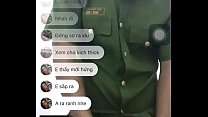 La policía vietnamita de guardia para charlar sobre sexo son filmadas en secreto | Véase también: http://bit.ly/GetMorexVideos-MrT