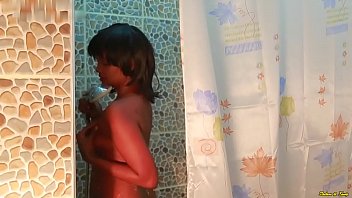 Hot Srilankan actress full nude bath full at http://shortearn.eu/TFEz5r
