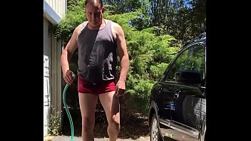 Papa/Mature lave la voiture/joue avec une grosse bite en bikini-alias « Adam longrod