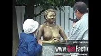 Sesso con una statua