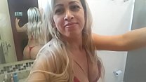 Мирелла в Рио-де-Жанейро готовится в ванной
