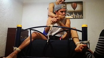 N.64 MAX Y MARCO COSQUILLAS PIES/MAX AND MARCO TICKLE FEET