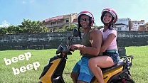 CULIONEROS - Nous trouvons la fille latine Juliana sur un scooter et la ramener à la maison