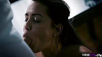 Алина Лопес соглашается заняться сексом с Диком, и ей вылизывают ее киску, прежде чем она упадет на голову
