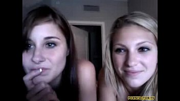 Due ragazze cattive su web cam - www.pornfactor.tv