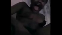 Joven nigeriana se masturba