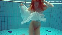 Diana Zelenkina caliente rusa bajo el agua