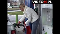 Porno polacco - Avventura con una hostess da una stazione di benzina