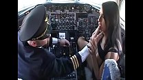 La splendida mora Lisa Sparkle con dei grossi battenti supplica il pilota dell'aeromobile di colpire il suo sedere succoso