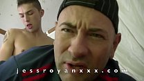 Papi francés follado a pelo por un jovencito hetero sexy