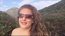 Kellenzinha vai a praia de nudismo da Galheta e abre o verbo assista o video completo no nosso canal do YouTube Kellenzinha Sem Segredos