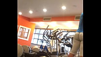 big jiggly ass im fitnessstudio