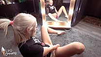 Blonde Sexy se Masturber Vagin Sex Toys au Miroir d'Orgasme