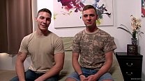 ActiveDuty - Les copains de l'armée se branlent et baisent brut