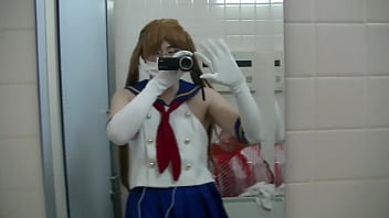 Masturbação no banheiro com traje estilo Kana Kazeshima