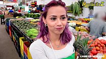MAMACITAZ - गर्म लैटिना किशोर वेरोनिका भोजन बाजार से उठाया और कैम पर कट्टर टक्कर लगी है