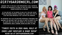 Tres puños llenos en el agujero anal DGG a la vez con Lady Kestler y Sindy Rose