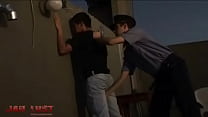 Twinky spy recibe un castigo anal de un policía gay cachondo