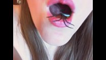 Um vídeo realmente estranho e super fetiche aranhas dentro da minha buceta e boca