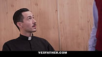 Perverser Priester fickt Junge von der Katholischen Akademie roh auf seinem Schreibtisch und ungehobelter Junge stöhnt orgasmisch