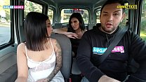 SUGARBABESTV: Taxi greco - Scopata lesbica in taxi