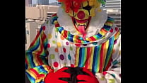 Gibby The Clown recibe una mamada en la noria