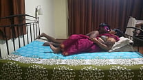大きなお尻成熟したインドのベンガル語bhabhiと彼女のタミル人の夫は乱暴な寝室のセックスをしています