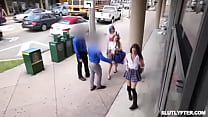 Adolescente Ashley Lane es azotada por el culo por el Oficial de LP antes de que le follen el coño