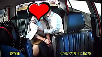 La pareja follando en el taxi