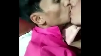 Indios gays besándose | GAYLAVIDA.COM