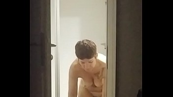 Ma femme femme apres la douche